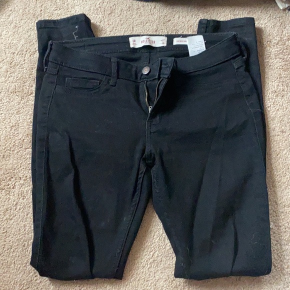 TWO PAIRS OF HOLLISTER JEANS - Picture 3 of 3